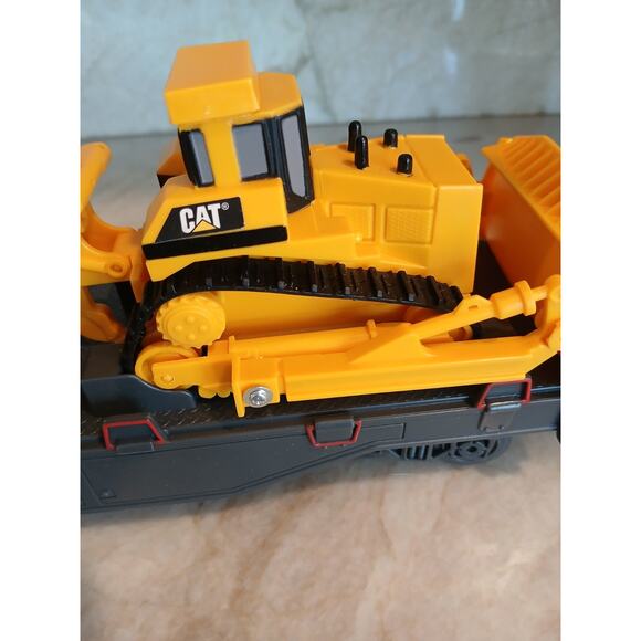 VNT Toy State Train Carrier CAR w 2 Trucks CAT Caterpillar Construction Express - Picture 8 of 15